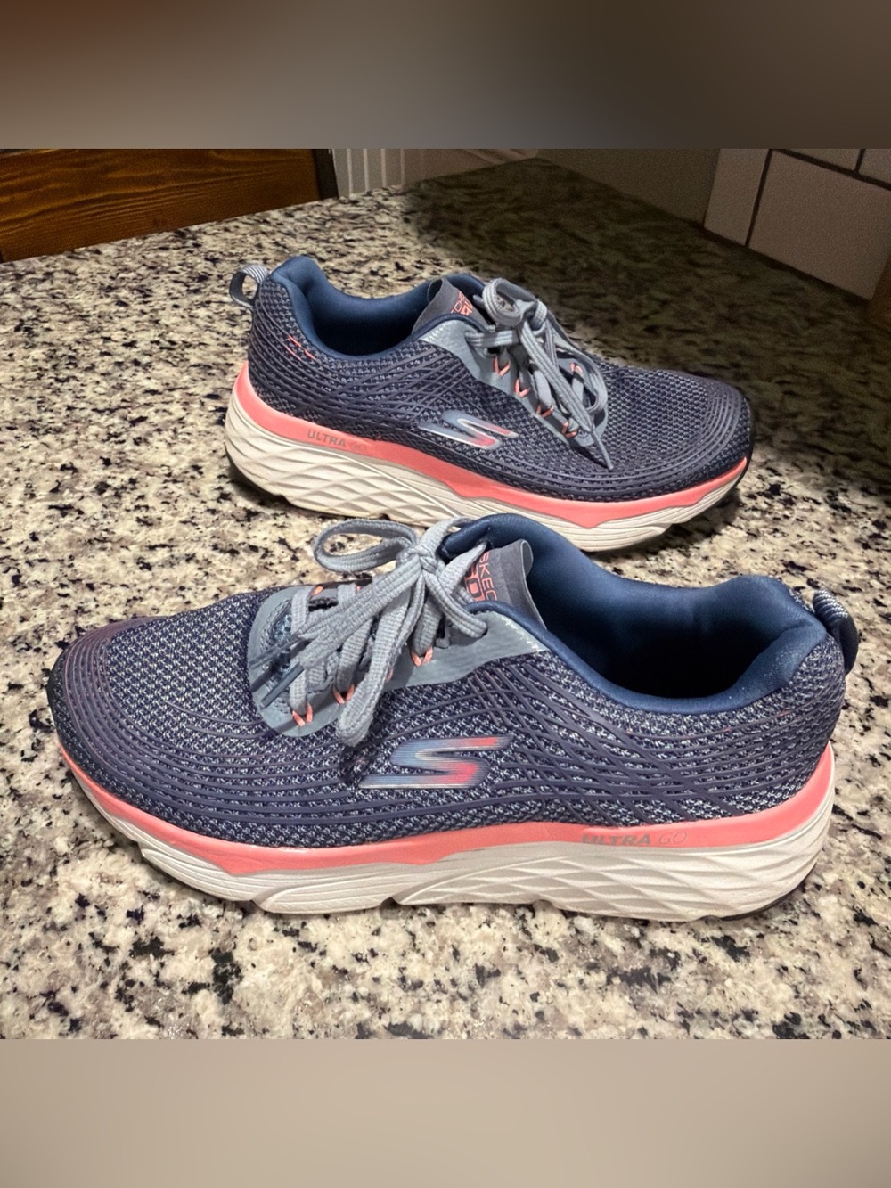 Skechers GoRun Air Cooled Goga Mat Max Cushion Women's Size 8 (17693)Blue, Pink